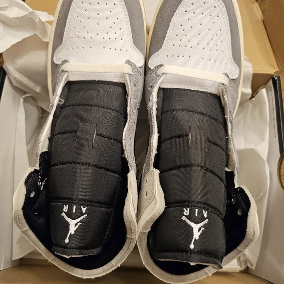 Air Jordan 1 Mid SE Craft Cement Grey men\'s 8.5 NIB The Air Jordan 1 Mid SE Craft Cement Grey Releases Fall 2023 main image 4